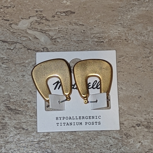 Madewell Chunky Triangle Gold Hoop Earrings - Picture 2 of 5